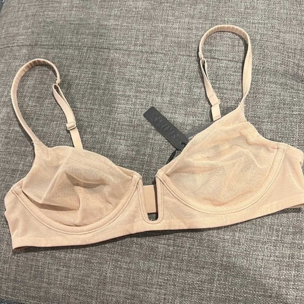 Skims Sheer Underwire Bra - Picture 7 of 8